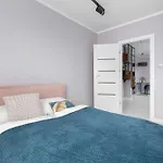 Modern View In With Balcony & Workspace By Renters * シュチェチン