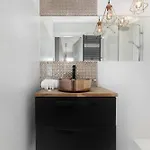 Modern View In With Balcony & Workspace By Renters