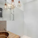 Modern View In With Balcony & Workspace By Renters アパート
