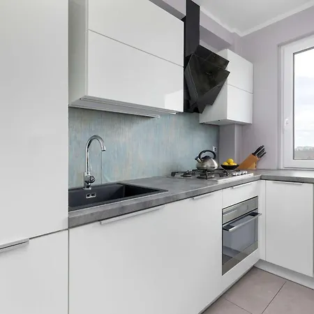 Lägenhet White And Blue In With View And Desk By Renters *