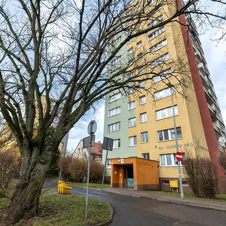 White And Blue In With View And Desk By Renters Lägenhet Szczecin
