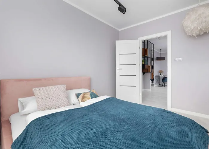 White And Blue In With View And Desk By Renters * シュチェチン