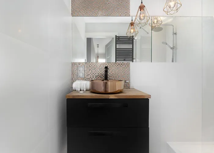 Modern City View Apartment In Szczecin With Balcony & Workspace By Noclegi Renters