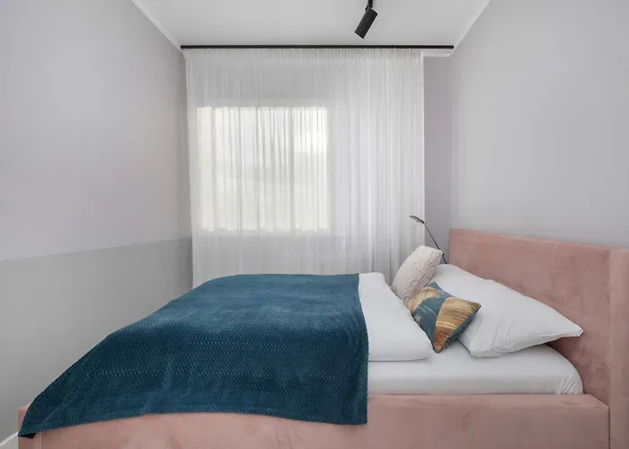 Modern City View Apartment In Szczecin With Balcony & Workspace By Noclegi Renters Apartament